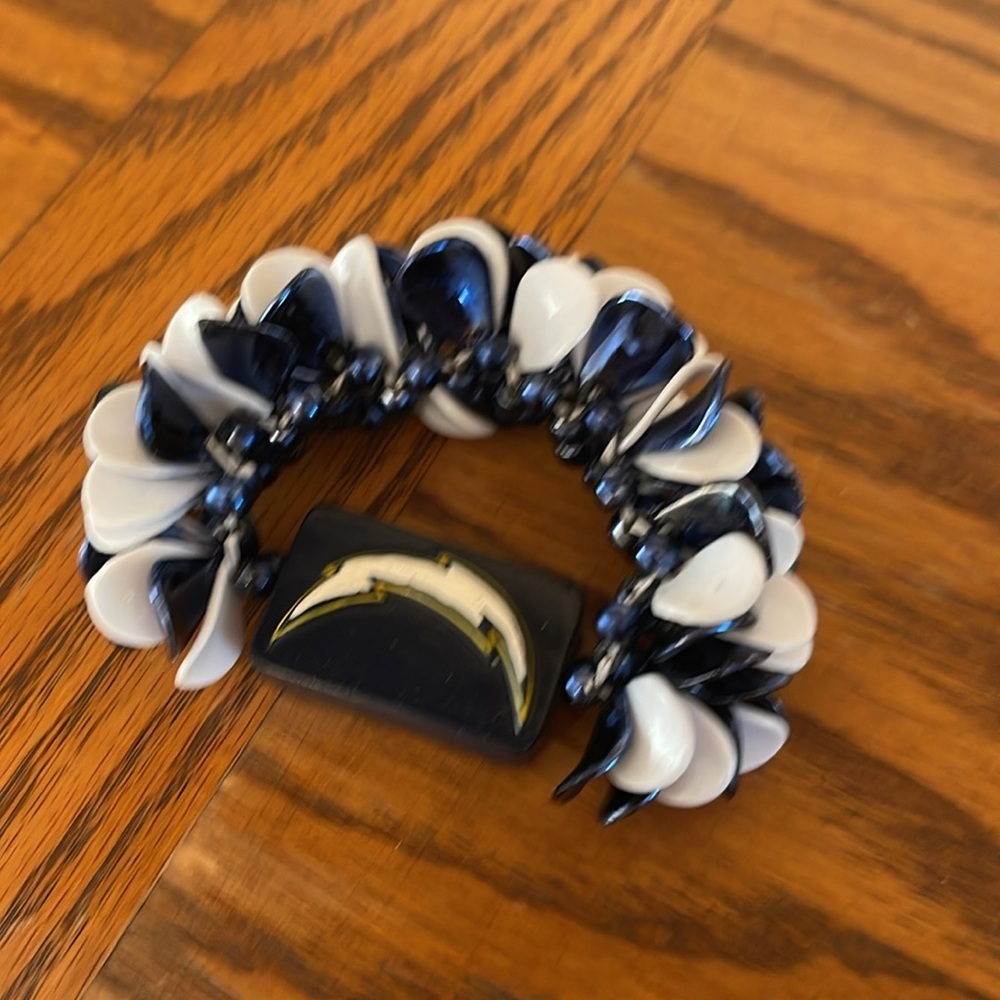 Chargers football Stylish Navy and White Beaded Bracelet - Picture 2 of 2